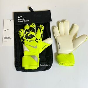 Nike GK Vapor Grip3 ACC Soccer Goalkeeper Gloves Size 8 Volt Black HQ0304-702